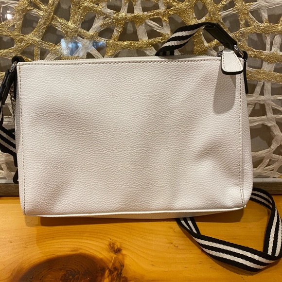 Guess Crossbody Bag White NWT - Picture 4 of 7